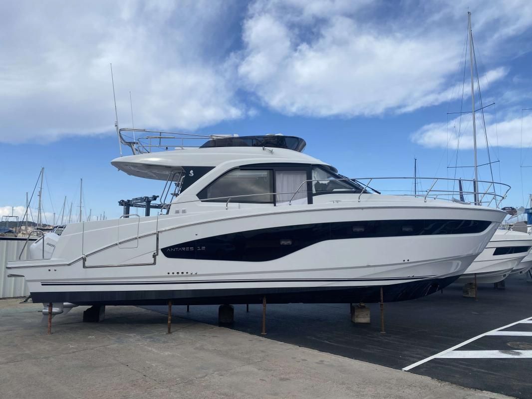 2025 Beneteau Antares 12