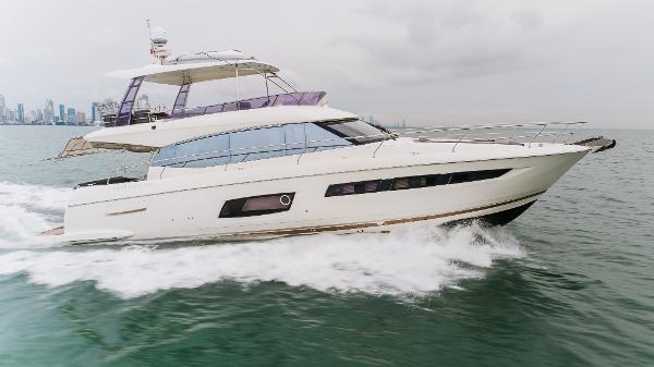 Prestige Flybridge 2016 Prestige Flybridge yacht cruising on open water.