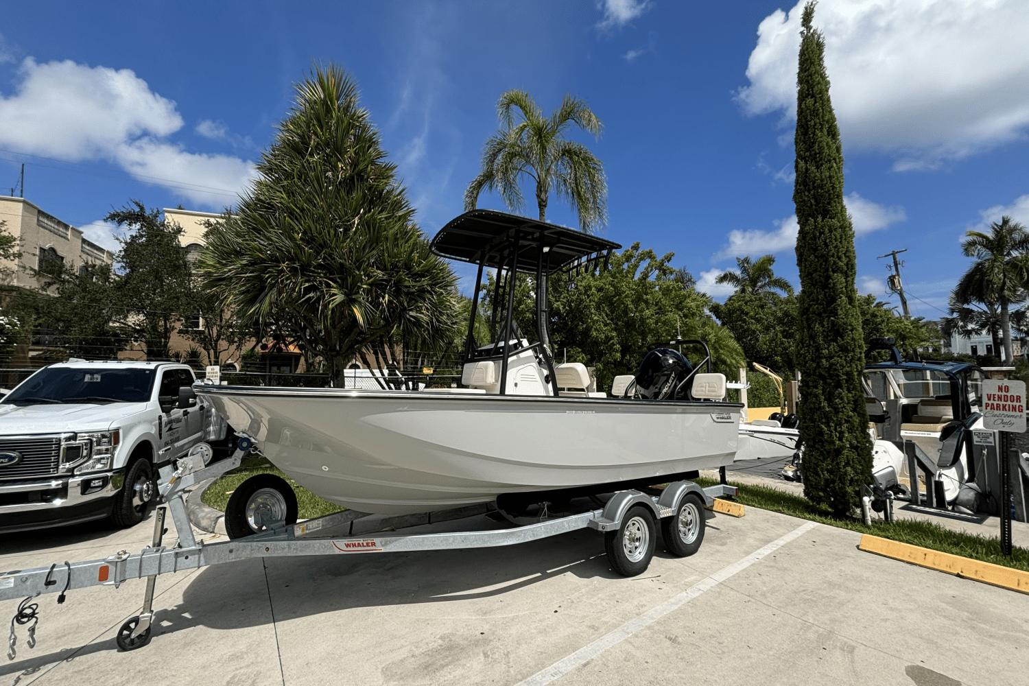 2025 Boston Whaler 190 Montauk