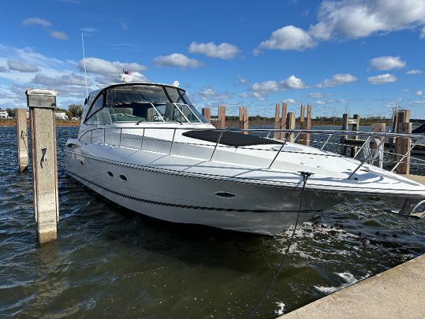 2005 Cruisers Yachts 440 Express