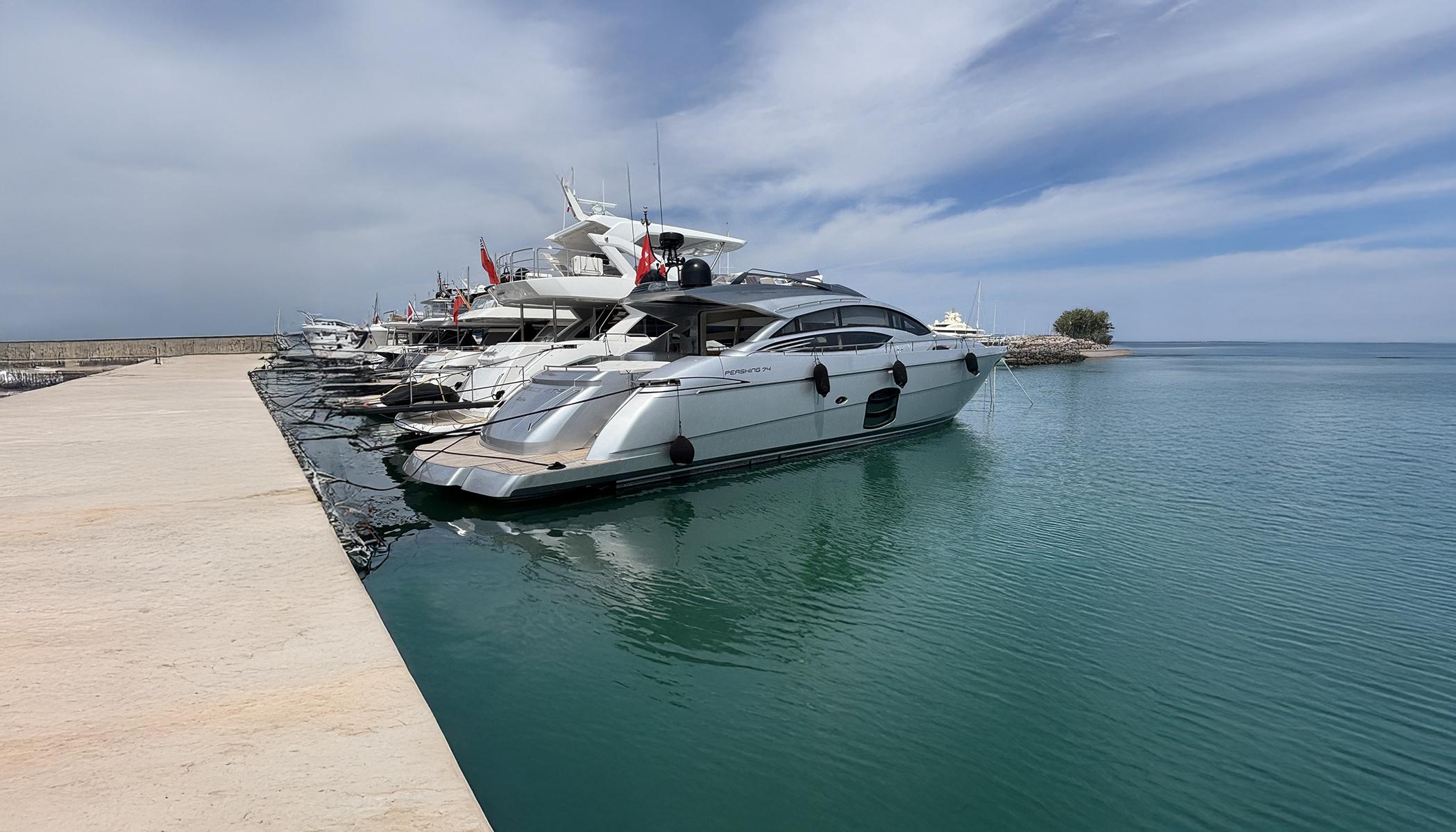 2011 Pershing 74