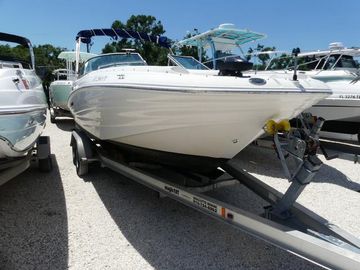 2015 SouthWind 2400SD Deck Boat 2400SD