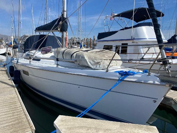 Hunter 410 Starboard Bow