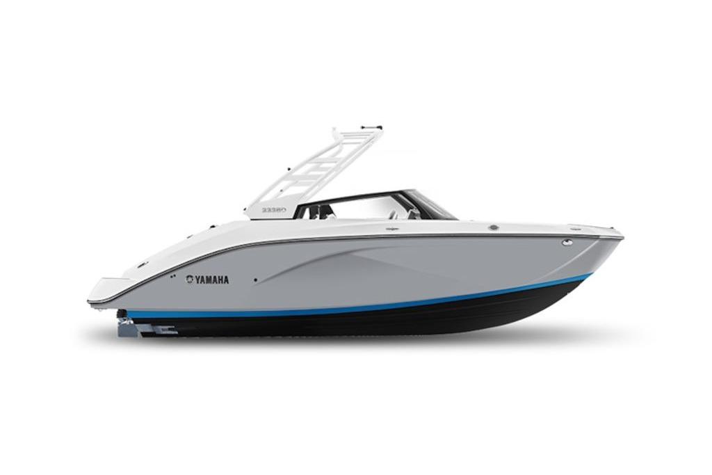 Yamaha Boats 222SD 2026 Yamaha Boats 222SD, sleek white design, side view.