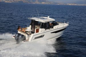 Jeanneau Merry Fisher 895 2024 Jeanneau Merry Fisher 895 cruising on open water with passengers enjoying the ride.