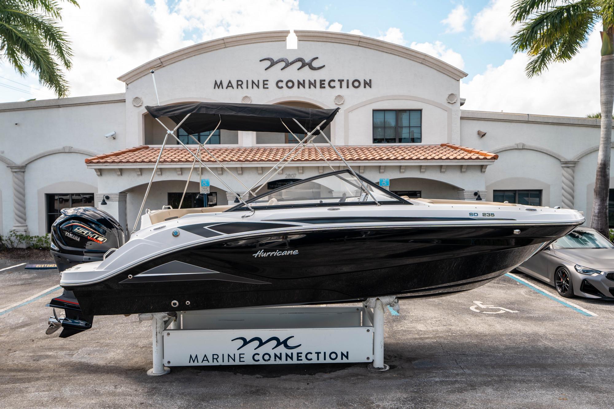 2025 Hurricane SunDeck 235 OB