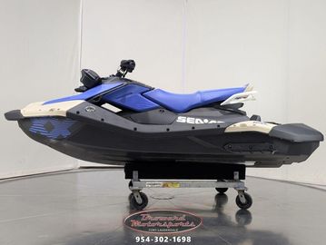 2025 Sea-Doo Spark™ Trixx for 3 Rotax® 900 ACE™ - 90