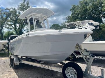 2022 Robalo R222 Center Console