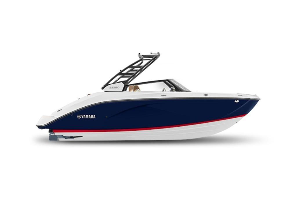 Yamaha Boats 222SD 2026 Yamaha Boats 222SD, sleek blue and white design, side view.