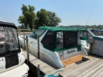 1992 Sea Ray 330 Express Cruiser