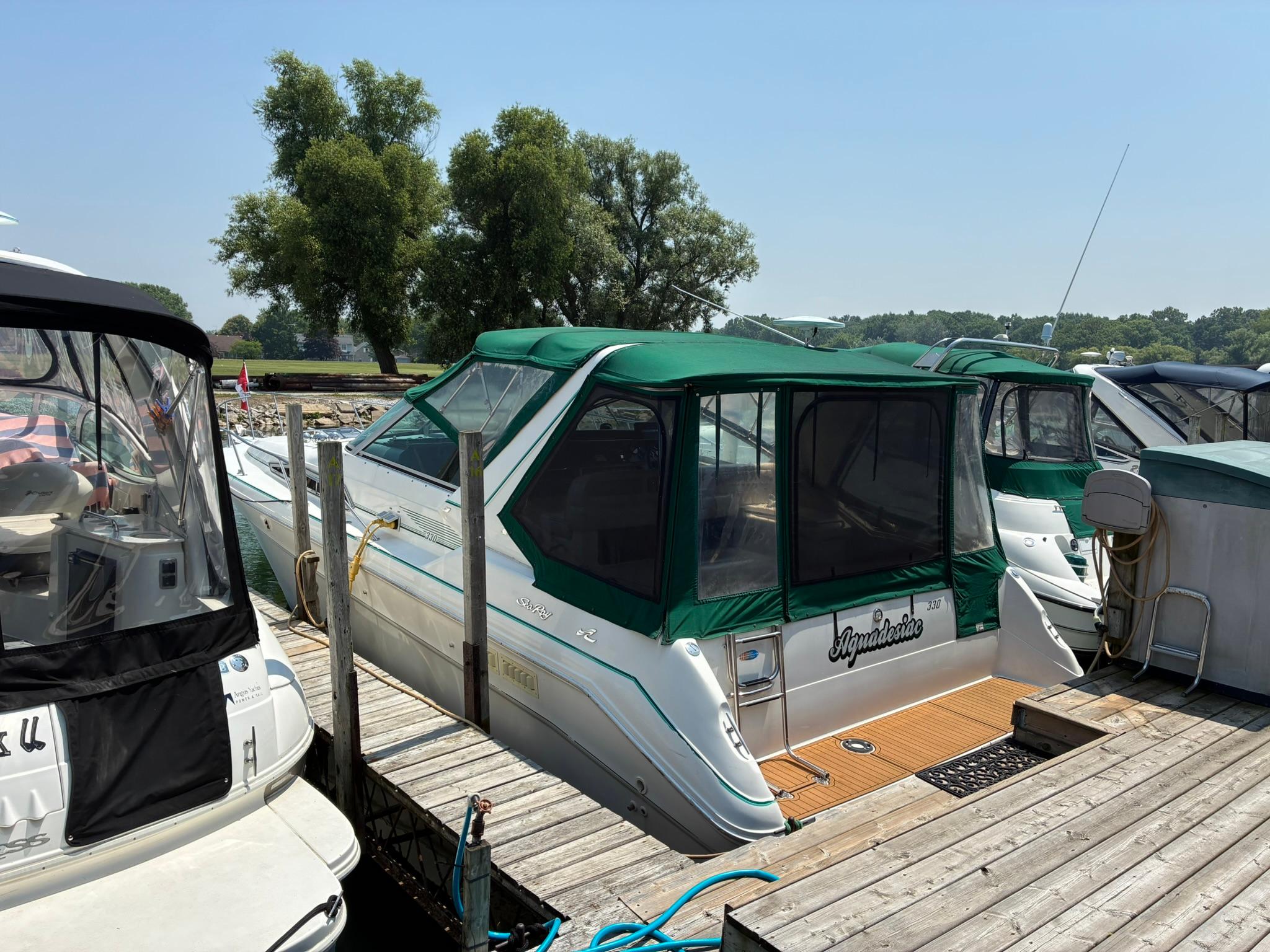 Sea Ray 330 Express Cruiser