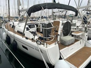 Hanse 388 2021 Hanse 388 yacht docked in marina, featuring sleek design and modern amenities.
