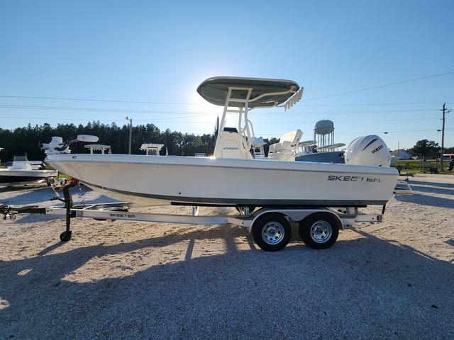 Skeeter SX2350 2025 Skeeter SX2350 boat on trailer, side view, sunny day.