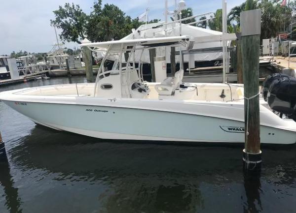 2014 Boston Whaler 270 Dauntless