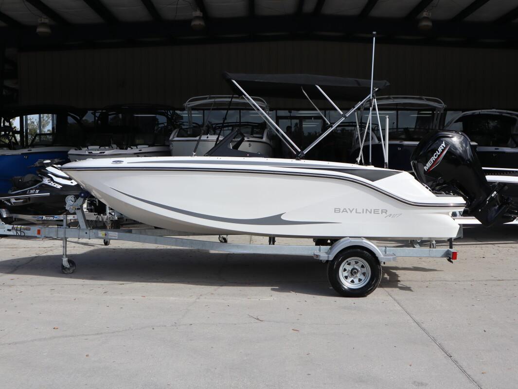 2025 Bayliner M Series M17