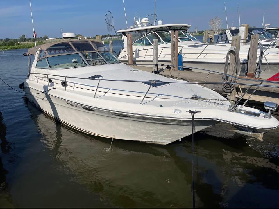 Sea Ray 330 Sundancer 1998 Sea Ray 330 Sundancer docked at marina under clear blue sky.
