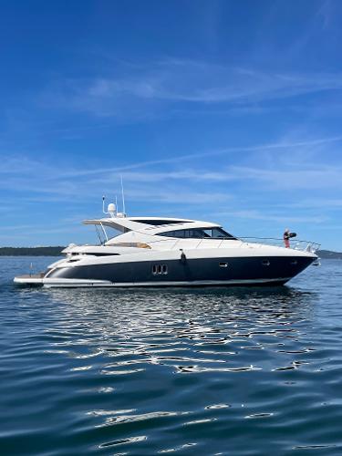 2013 Riviera 5800 Sport Yacht