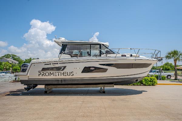 2021 Jeanneau NC Weekender 1095