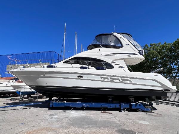Sea Ray 455 Sedan Bridge