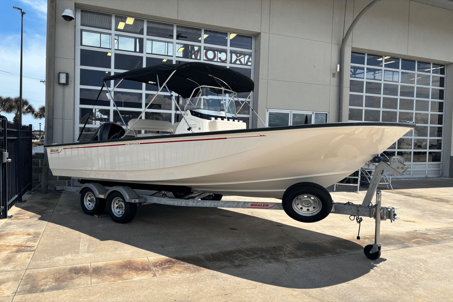 2025 Boston Whaler 210 Montauk