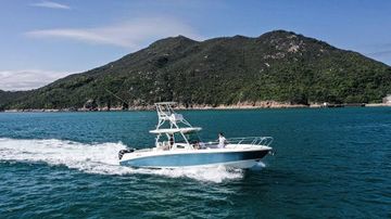 2015 Boston Whaler 370 Outrage