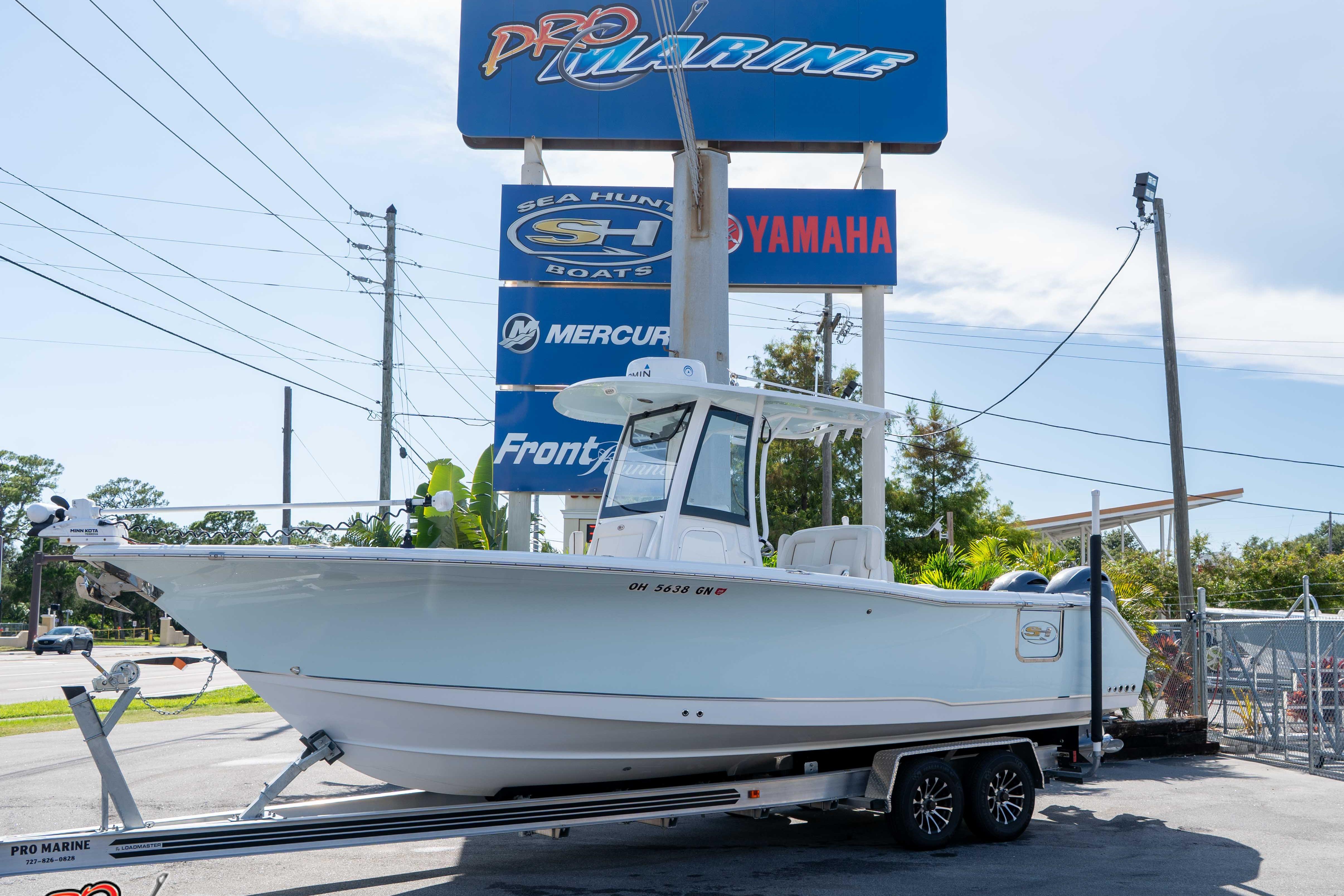 2022 Sea Hunt Gamefish 27 Coffin Box