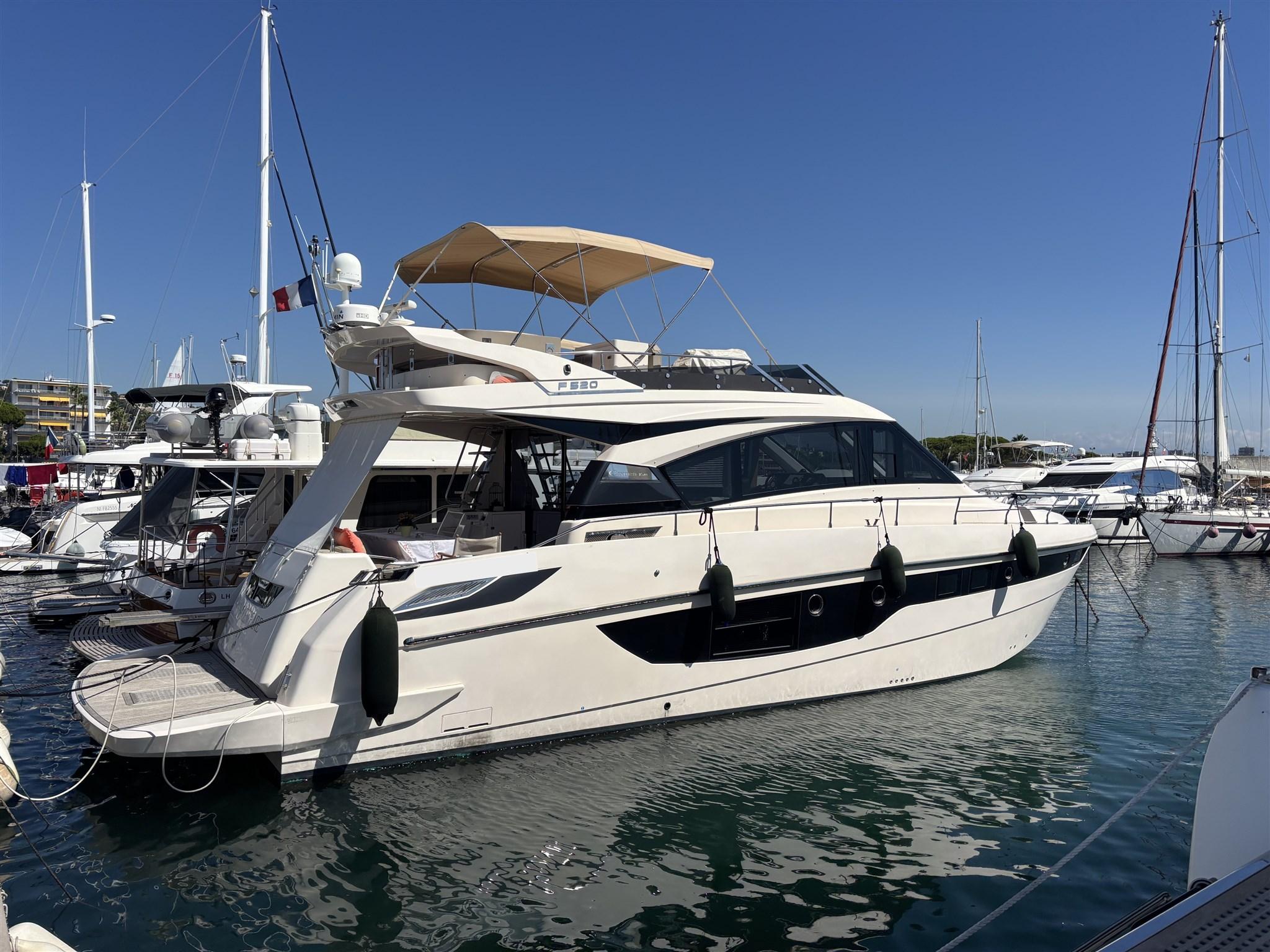 2020 Cayman Yachts 520 FLY