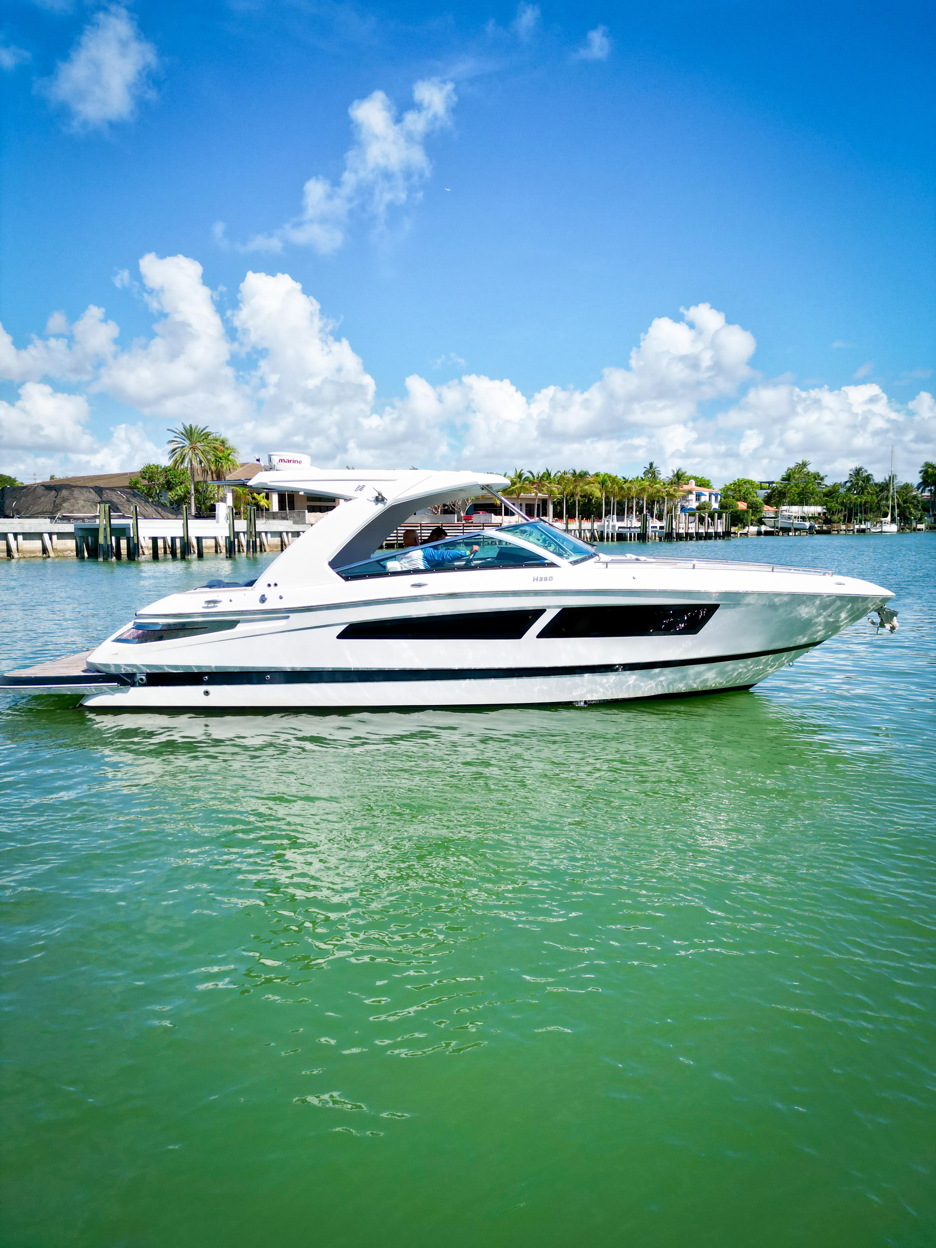 2017 Four Winns H350