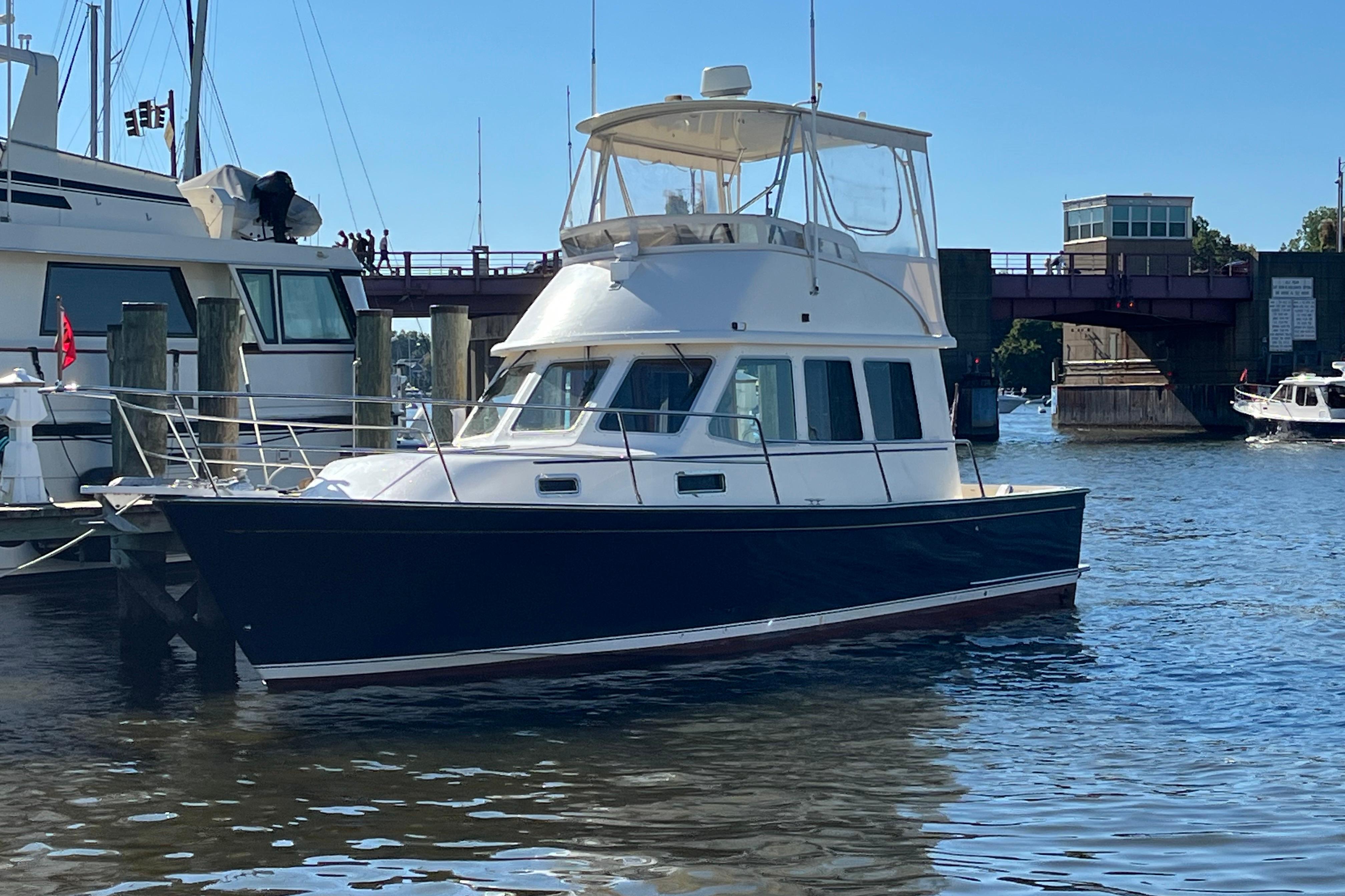 2006 Sabre 36 Flybridge Sedan