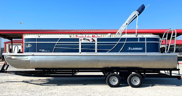 2025 Landau Island Breeze 25 powered by a 225HP Suzuki Engine