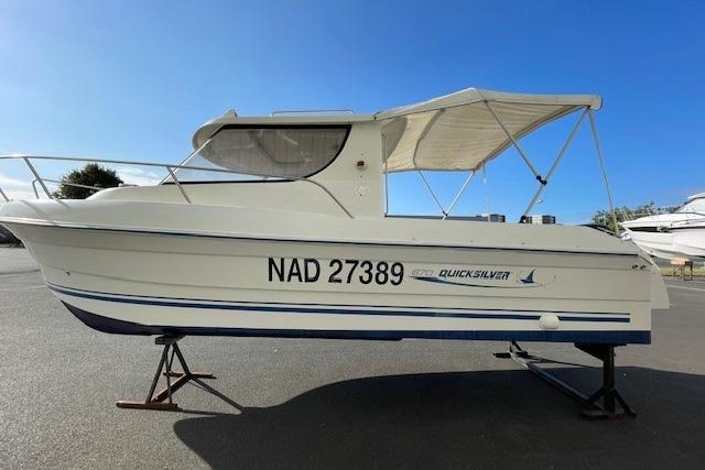 2006 Quicksilver 670 Weekend