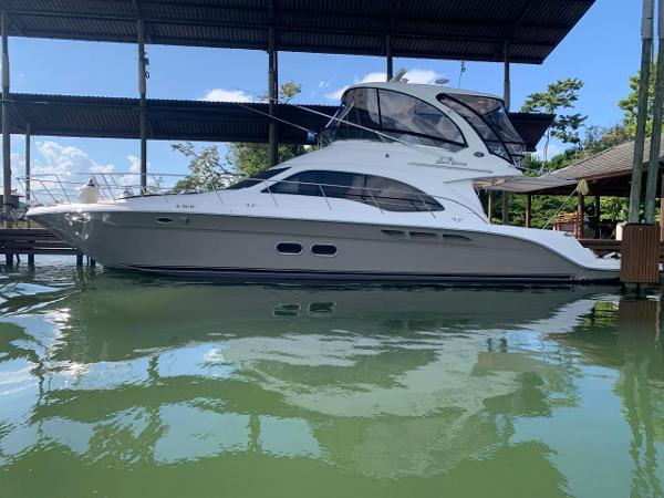 Sea Ray 52 Sedan Bridge 2006 Sea Ray 52 Sedan Bridge yacht docked in a marina.