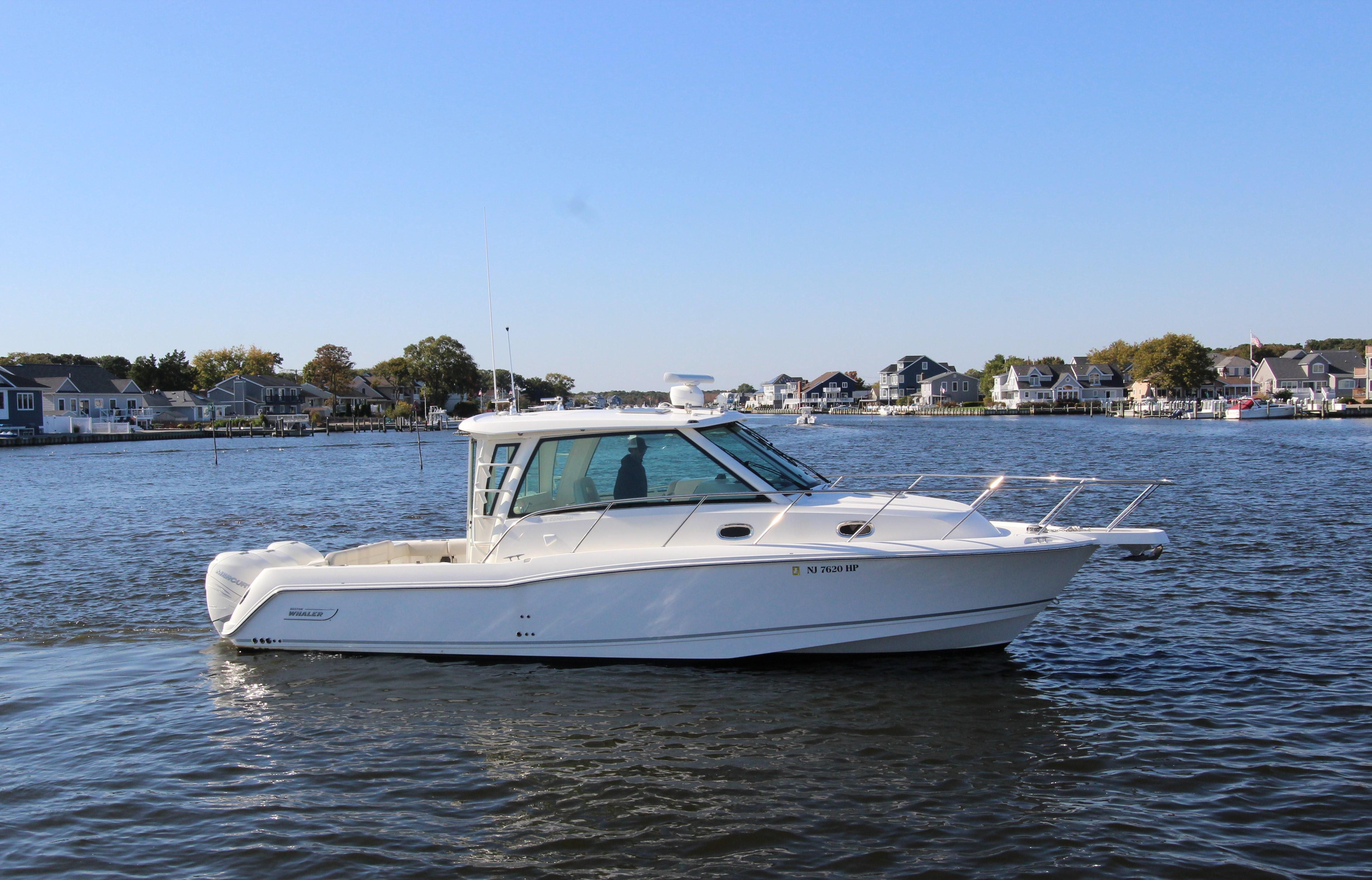 Boston Whaler 34 Conquest Pilothouse Profile, Starboard 