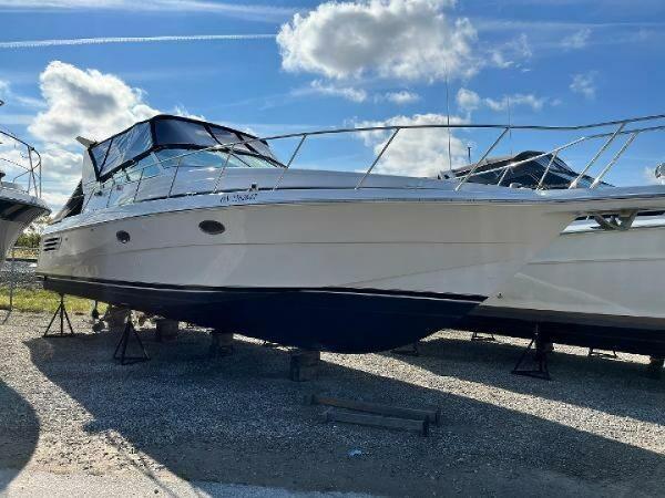 2000 Trojan 400 Express Yacht