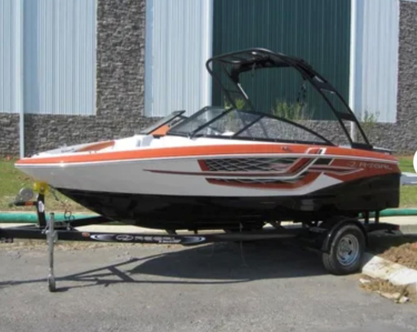 2018 Regal 1900 ESX Bowrider