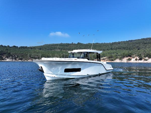 2025 Aiata Wayfinder 38 Suntop