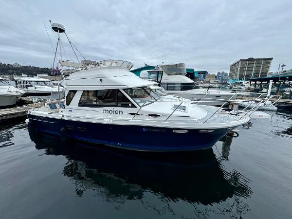 Cutwater C-30 CB 2018 Cutwater C-30 CB boat docked in marina, overcast sky.