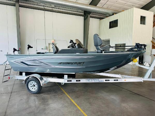 Starcraft Storm 166 SC 2023 Starcraft Storm 166 SC boat on trailer in warehouse setting.