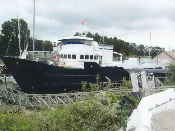 Three Buoys Houseboats Buy My Custom Designed 3 Bouys Houseboat Back