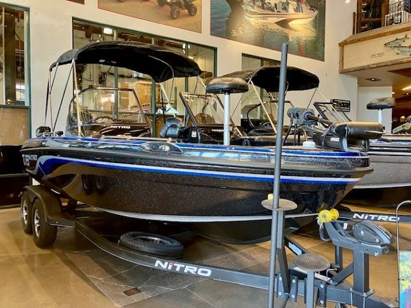 Nitro ZV19 Pro 2024 Nitro ZV19 Pro boat displayed in showroom, featuring sleek design and modern equipment.