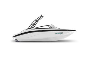 Yamaha Boats AR190 2026 Yamaha Boats AR190, sleek white design with black accents, side view.