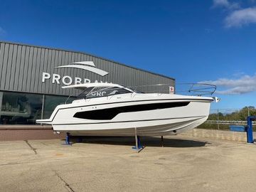 2025 Sealine S335