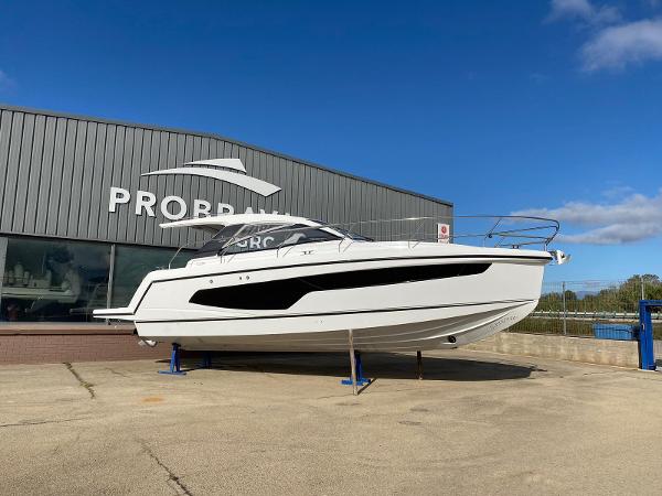 2025 Sealine S335