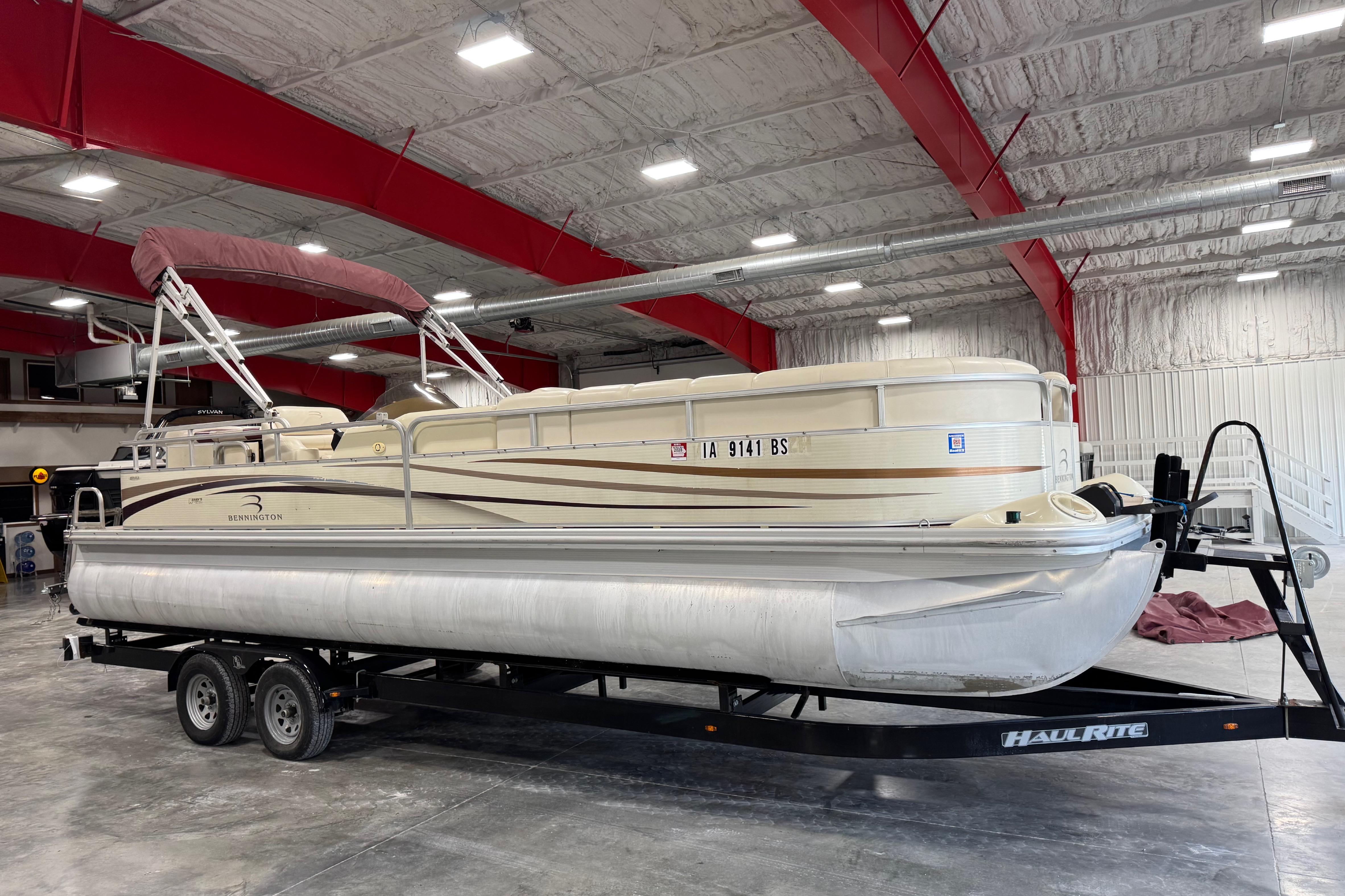 Bennington 2575 RLX 2001 Bennington 2575 RLX pontoon boat on trailer in indoor storage facility.
