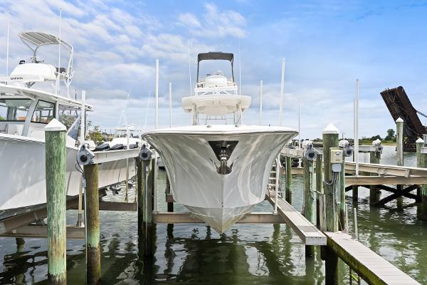 2023 Front Runner 39 Center Console