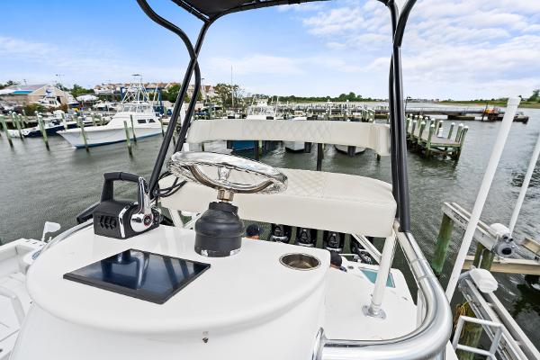 2023 Front Runner 39 Center Console