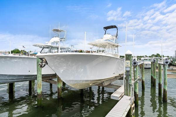 2023 Front Runner 39 Center Console