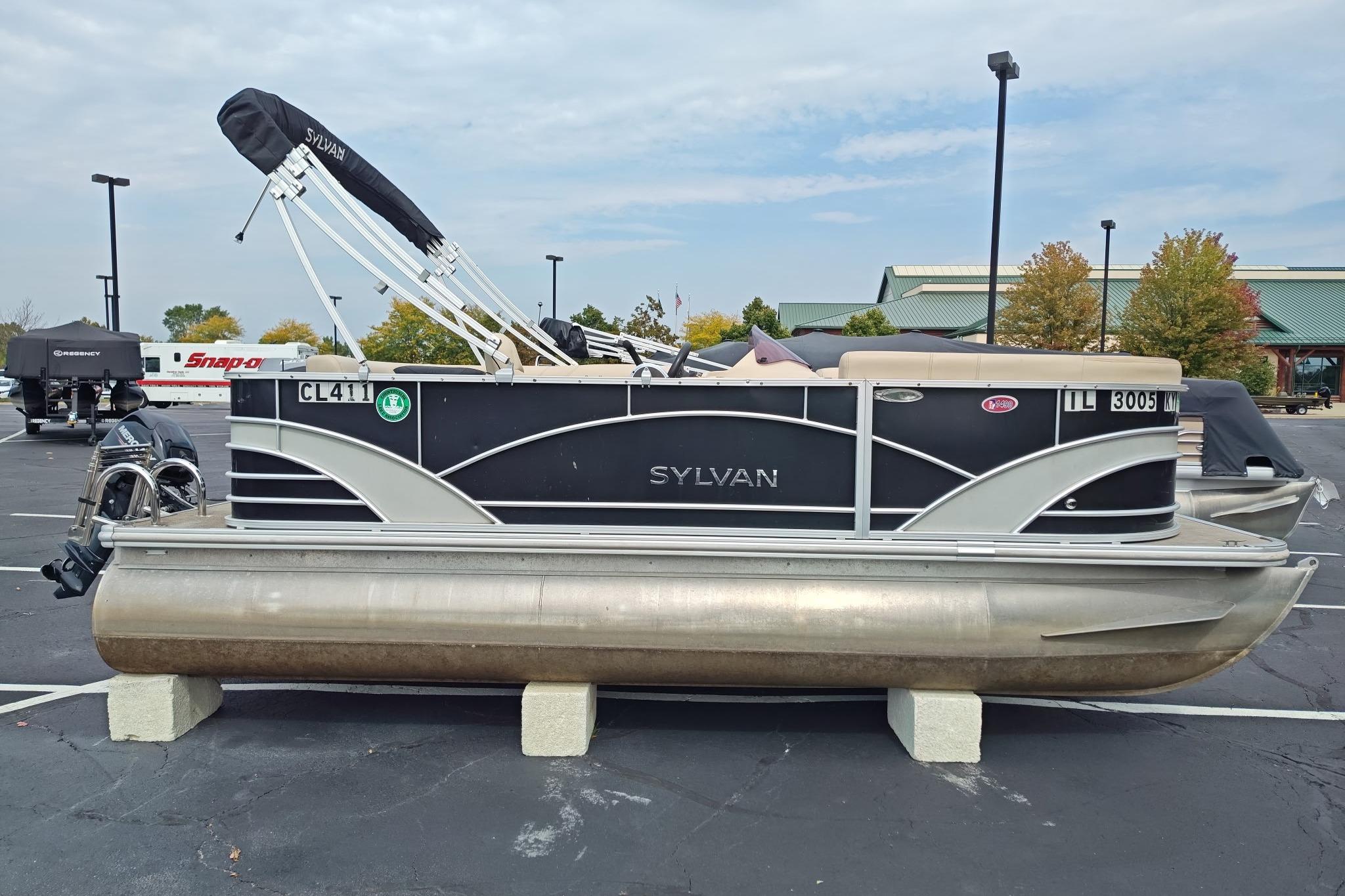 2019 Sylvan 818 Mirage Cruise
