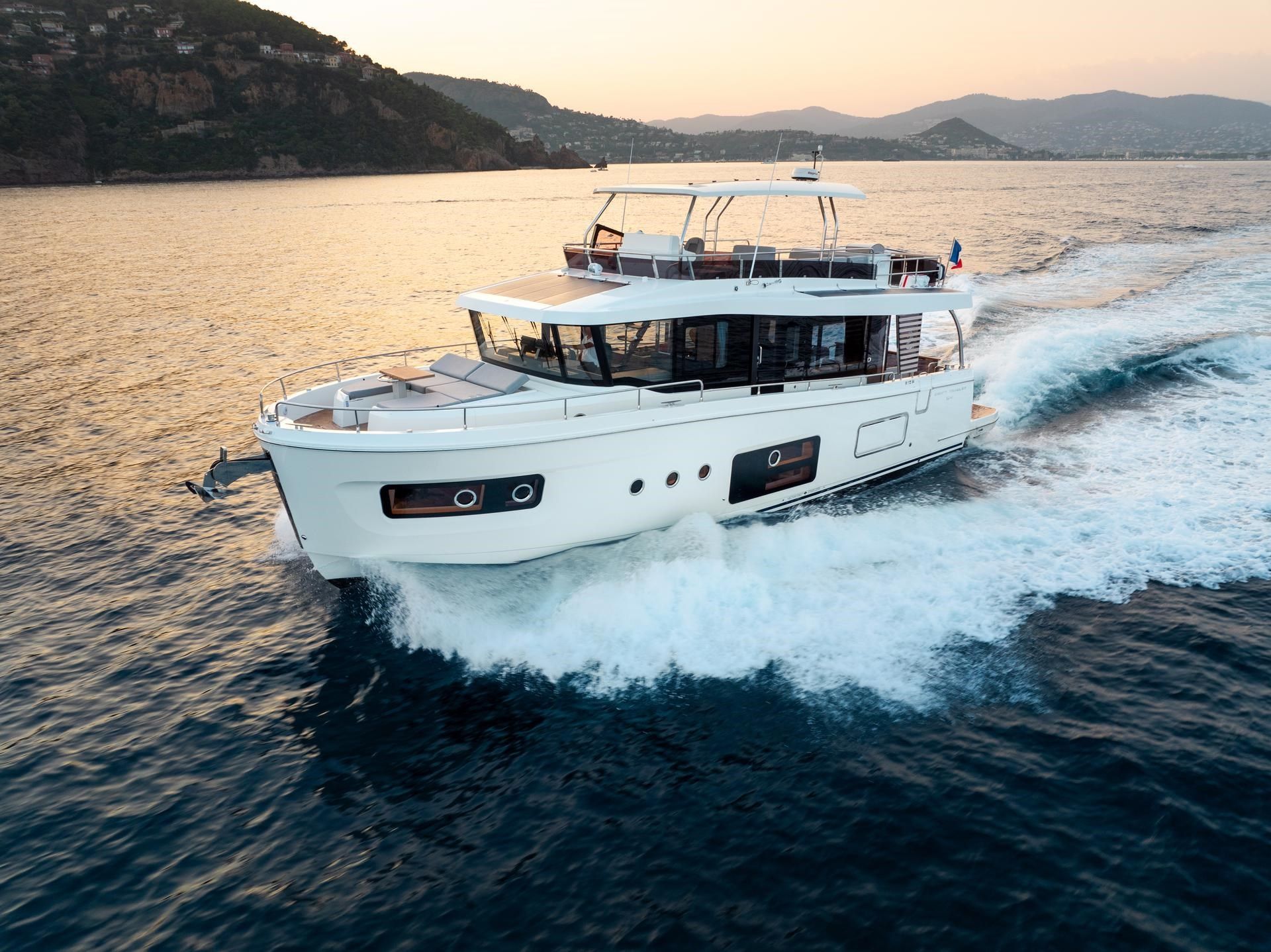 2026 Beneteau Swift Trawler 54