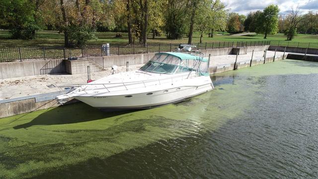 1994 Cruisers Yachts 3675 Esprit
